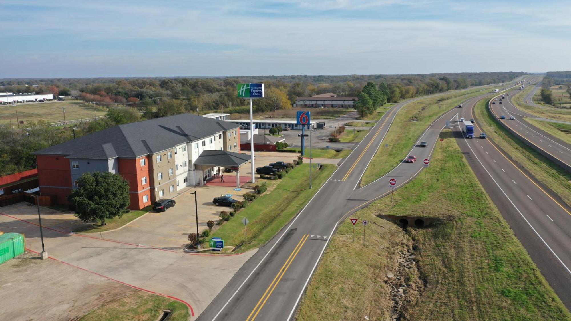 Holiday Inn Express & Suites Sulphur Springs By Ihg Exterior photo